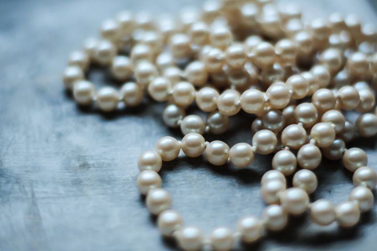 how-to-tell-real-pearls-from-fake-pearl-clasp